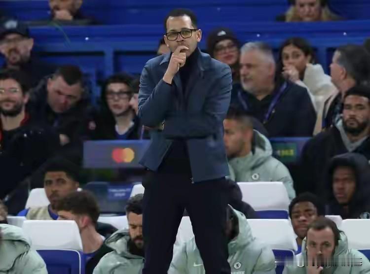 罗塞尼尔剥夺了恩佐的队长袖标！他这是在逼着恩佐离队，以转移球迷对他能力的质疑！