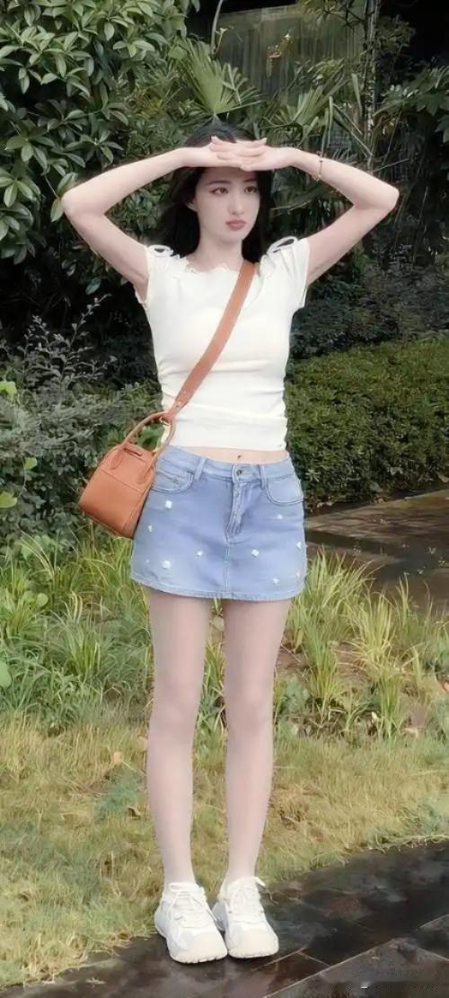 王楚然超短裙加肉色丝袜