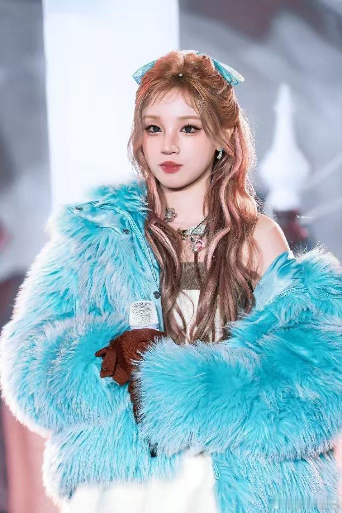 宋雨琦精致得像个手办谁懂啊！宋雨琦精致得像从橱窗里走出来的手办！金发碧眼自带漫