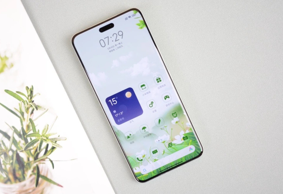 跌至2667元，前置3200万+后置5000万，给<em>荣耀200Pro</em>重力一击