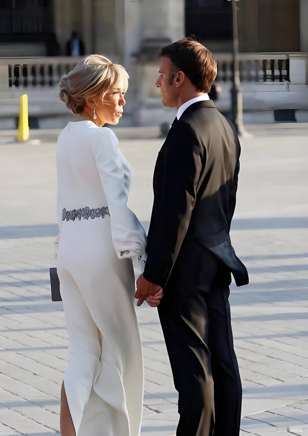 布丽吉特被马克龙爱了这么多年，不是靠运气，七十岁还能把身材保持得像小姑娘，背