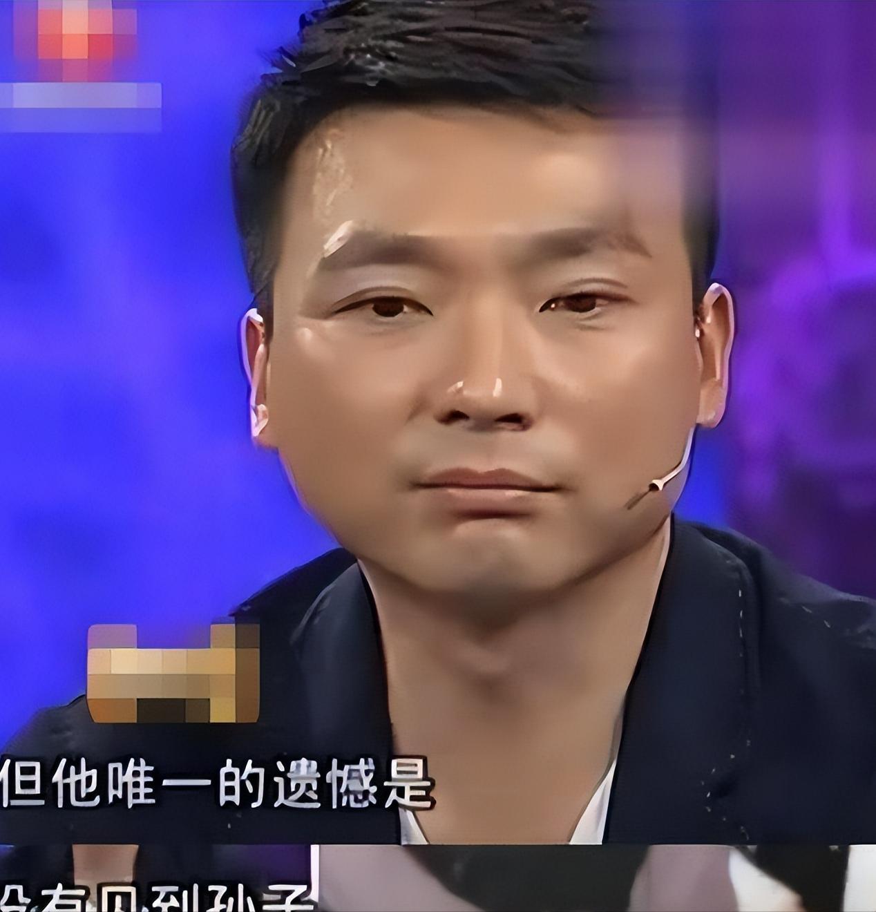 2000年结婚后，身为独子的康辉坚持当丁克，母亲哀求：“给我们生个孙子吧