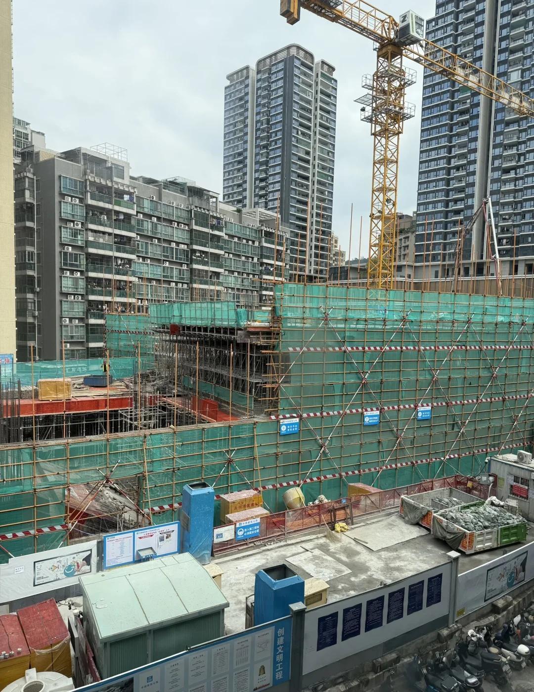 每天打卡上屋地铁站13号线10.31每天拍照记录上屋地铁站深圳