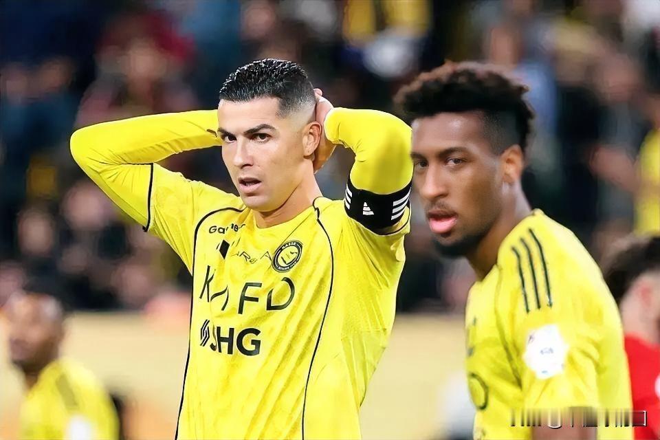 C罗以降薪向曼联投诚，却石沉大海，曼联没有任何想法。因为本泽马的转会，C罗赌气