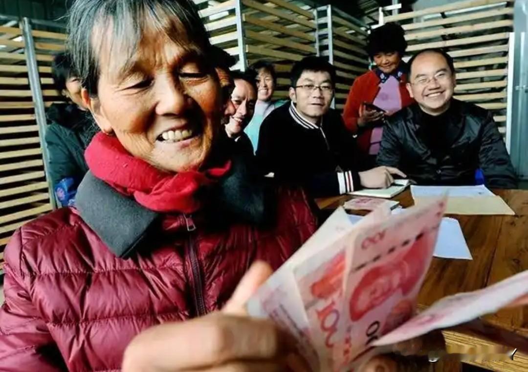 谁动老百姓钱袋子就查谁"，正是2026年国家反腐与民生整治的核心口号与铁律。