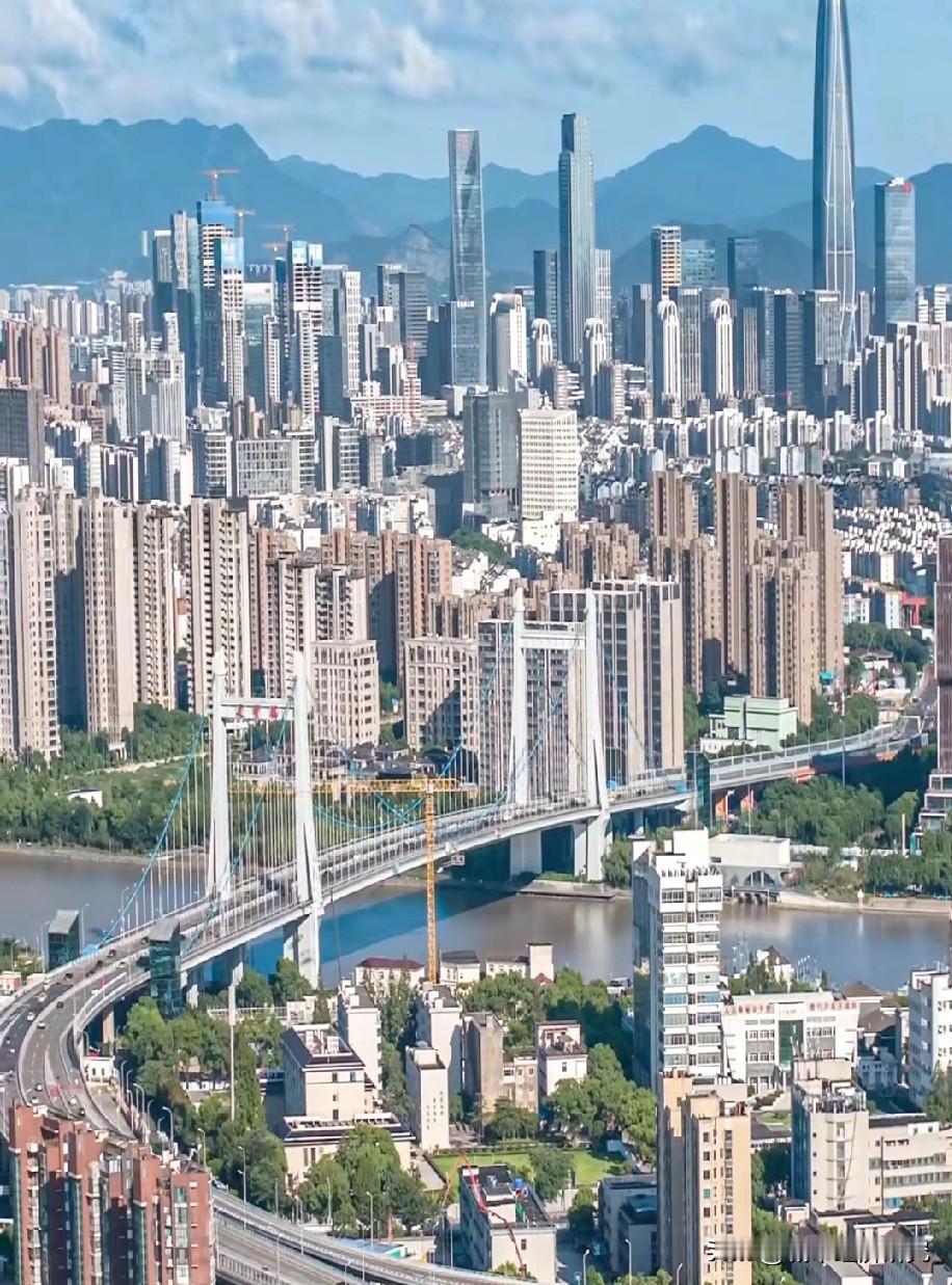 预计浙江省今年GDP增长量有望能够达到5000亿元人民币以上的水平，浙江省今年前