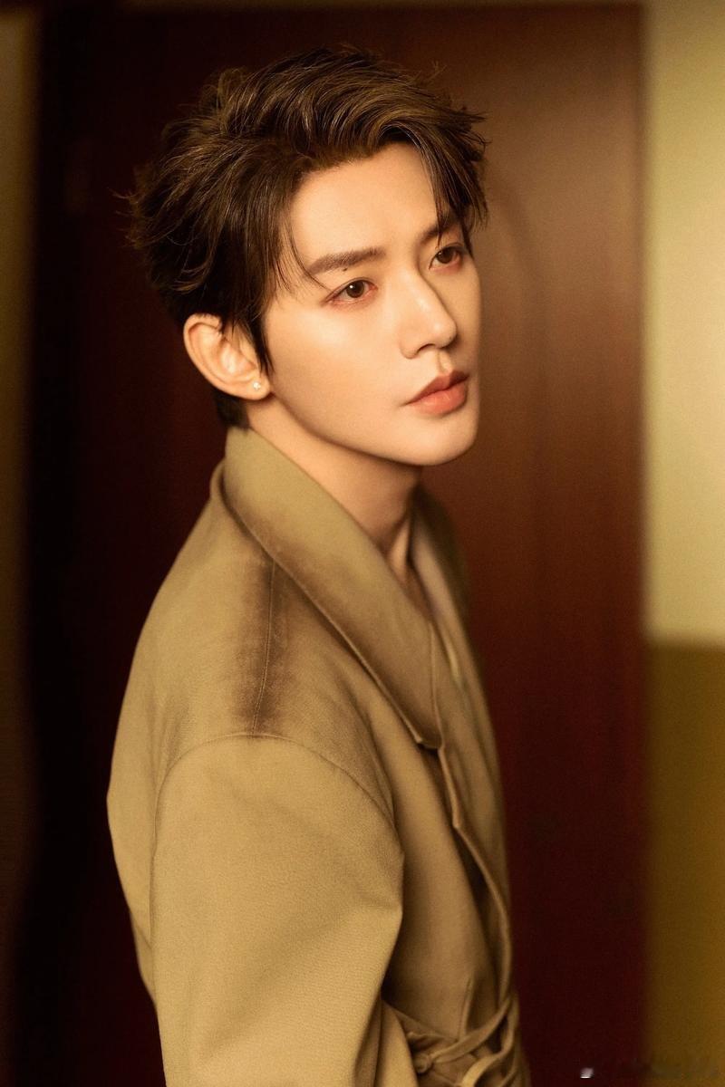 有瓜邓为报名《披荆斩棘的哥哥》，还问他能通过综艺翻红吗？这？他不属于红了的流量么