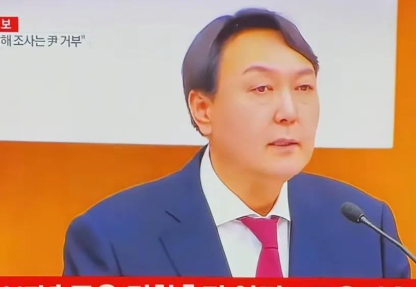 尹锡悦在6月28日传唤中，又开始耍脾气了，因为问询的人是他以前的下属，他说，他们