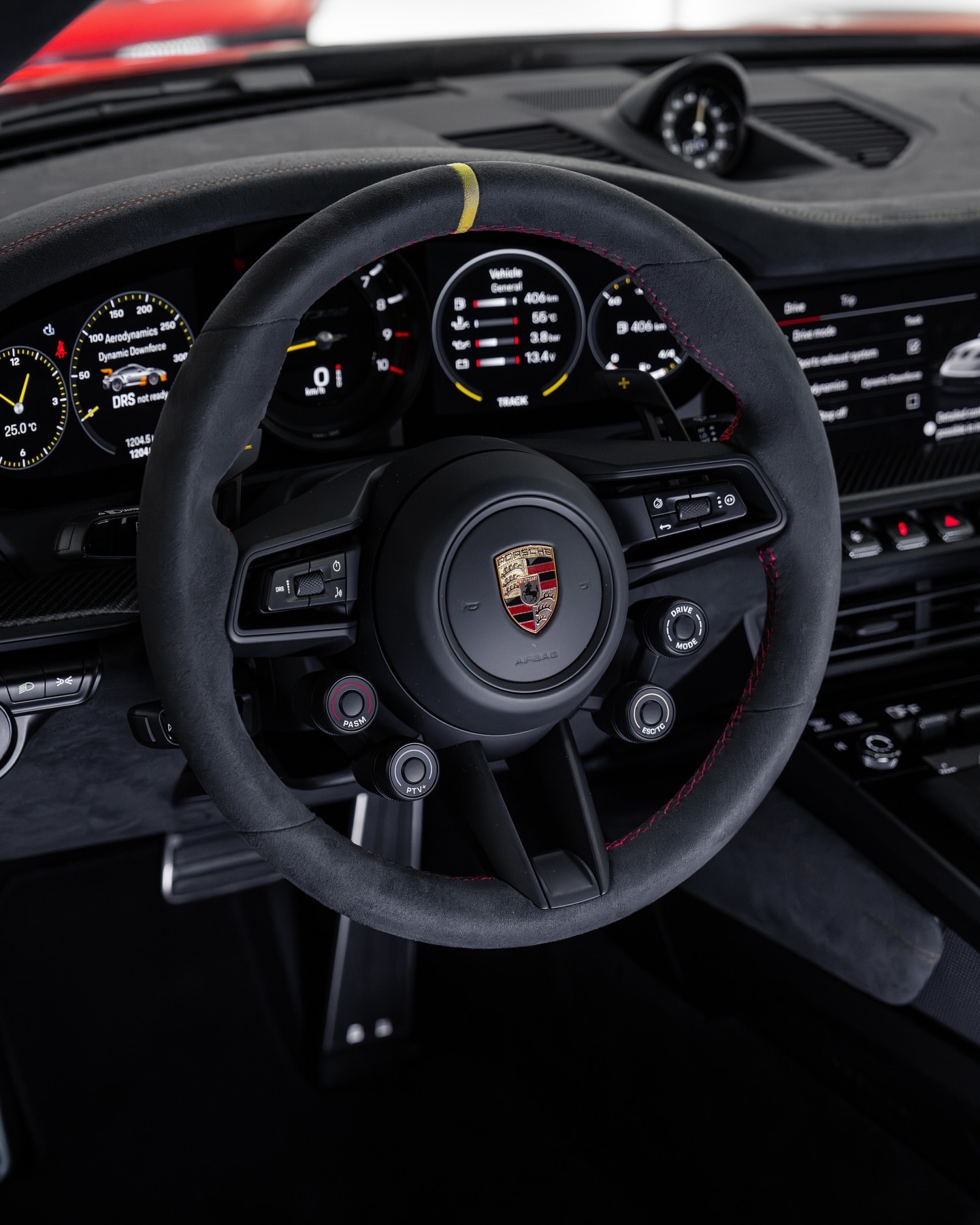 Car时尚保时捷911GT3RS一台9,000转的自然吸气式水平对置六缸