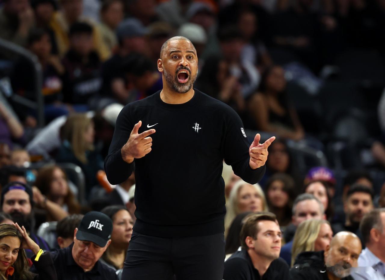 乌度卡呀！乌度卡！！！你咋想的呀！！！最后比赛落后三分，时间剩了十几