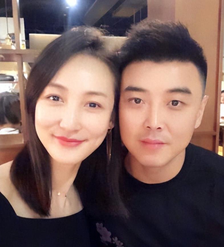 为什么这次球迷喊王皓下课，王皓不忍了？原来她媳妇被极端粉丝攻击了！亚运会决赛