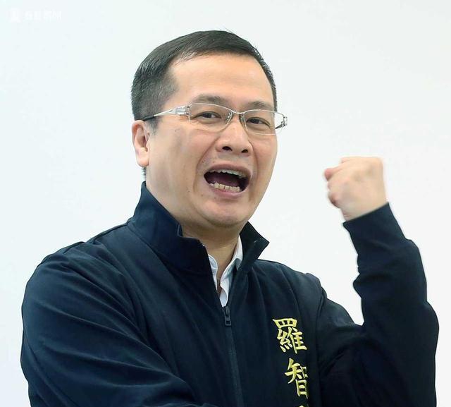 国民党立委罗智强今天正式宣布参选国民党党主席，他承诺若当选将在2026年完成县市