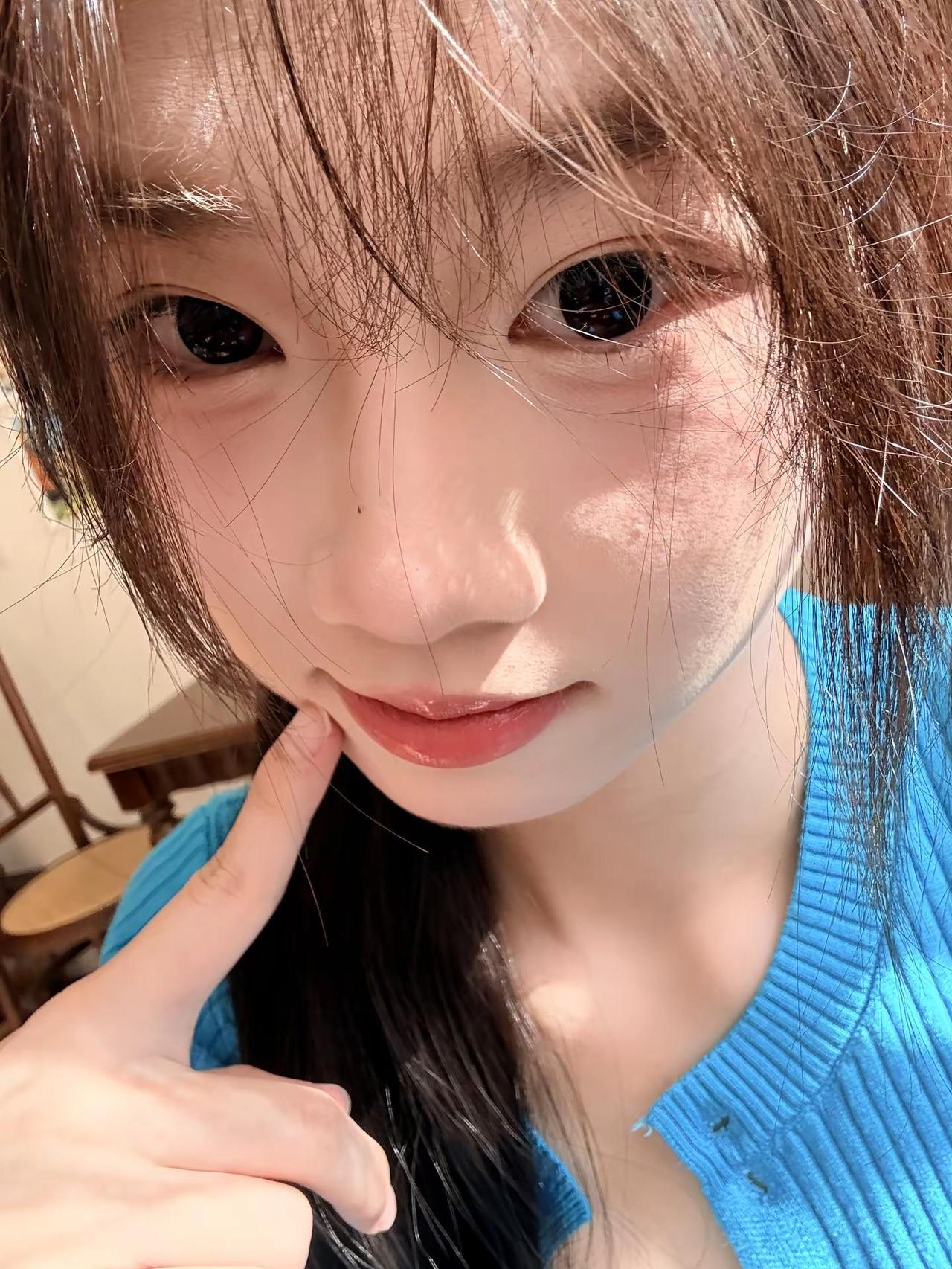 仿佛你只需静静看我一眼原相机live少女感