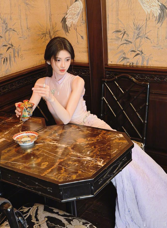 论鞠婧祎和紫色的适配度有多高​​​