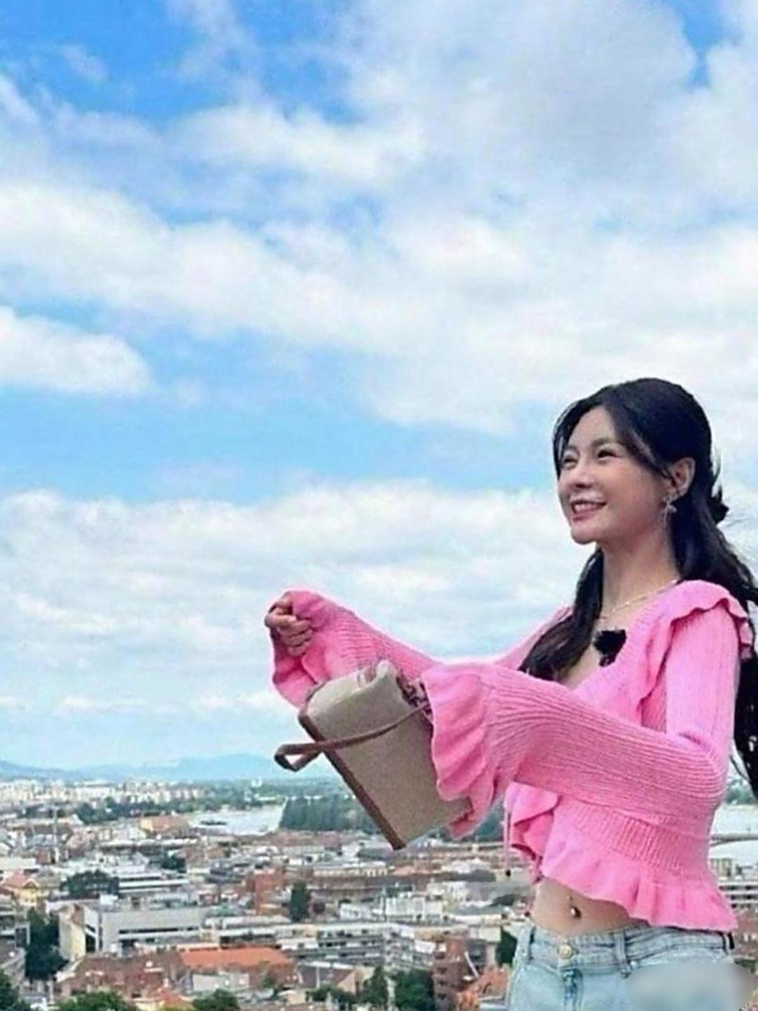 沈梦辰肚脐那儿啥情况头回见明星有这玩意儿