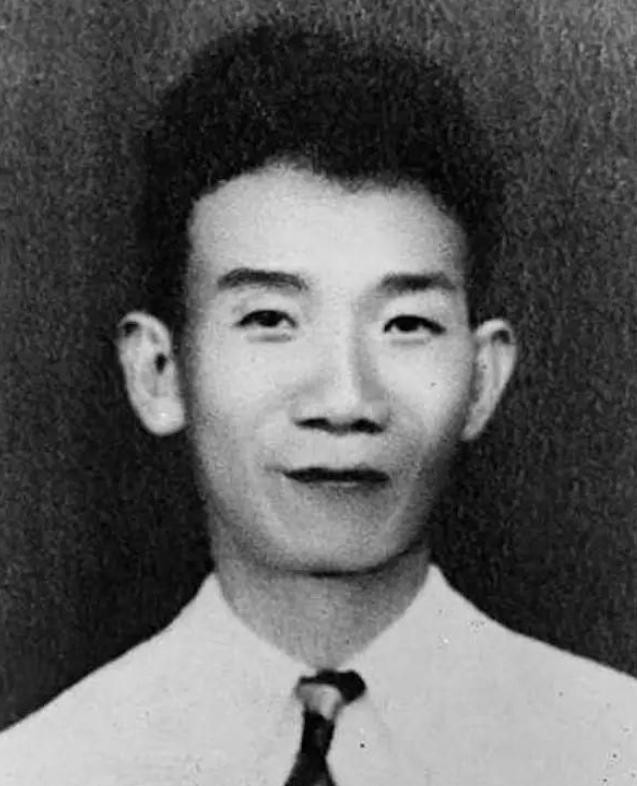 1919年，23岁的郁达夫去逛青楼，想要发泄一晚，对老鸦说：“给我找一个年纪最大