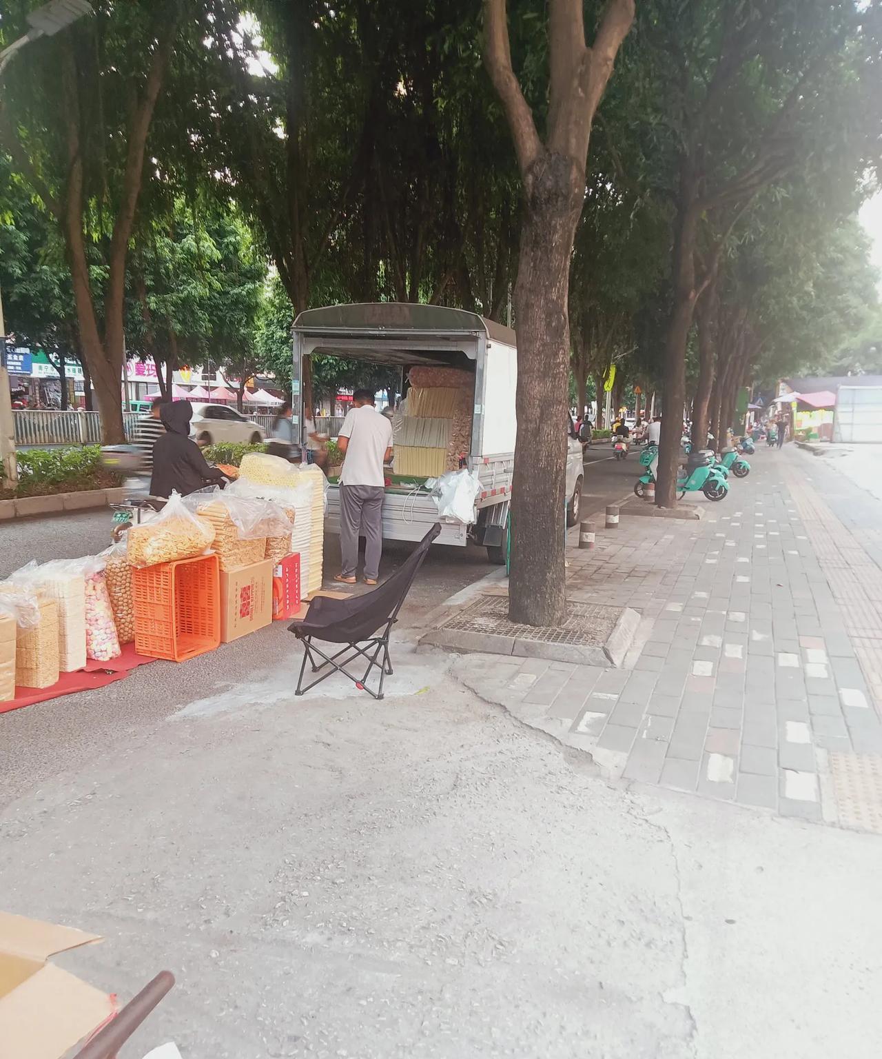 现在的生意有多难做，以前几万块钱一个月能挣回来，现在每天能挣三五百已经顶天昨天