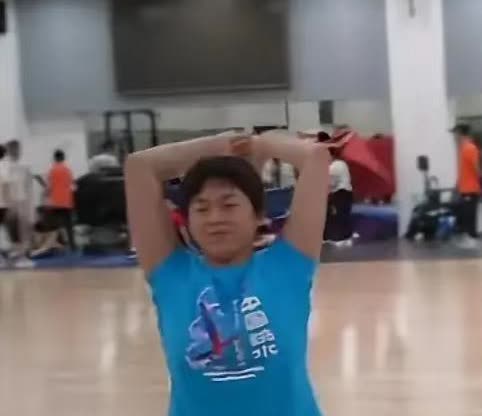全红婵缺席世锦赛，很多人苛责她胖了，却没有人知道，婵宝胖了，不是因为身体