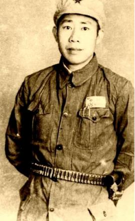 1950年朝鲜战场，一位副政委率领三百名战士突袭志愿军军火库，副司令员洪学智闻讯