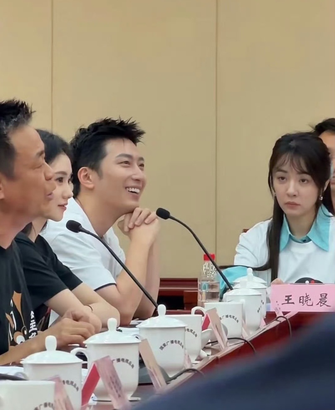 王晓晨这是怎么了，前后反差太大了吧！