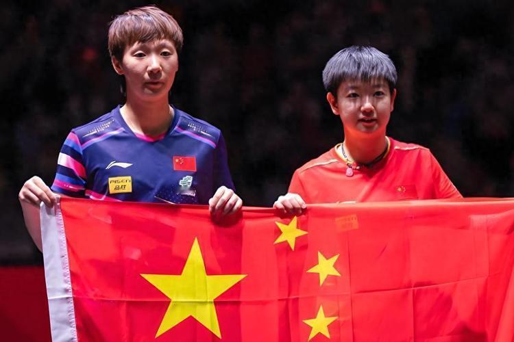 2025WTT香港总决赛女单签表揭晓，国乒7人出战。首轮即上演两场队内德比：孙颖