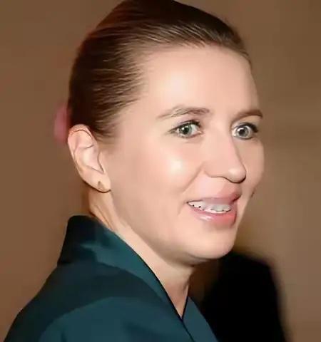 丹麦谴责俄罗斯是正确的，因为没有俄罗斯美国也不会抢格陵兰岛，如果美国抢占了格陵兰