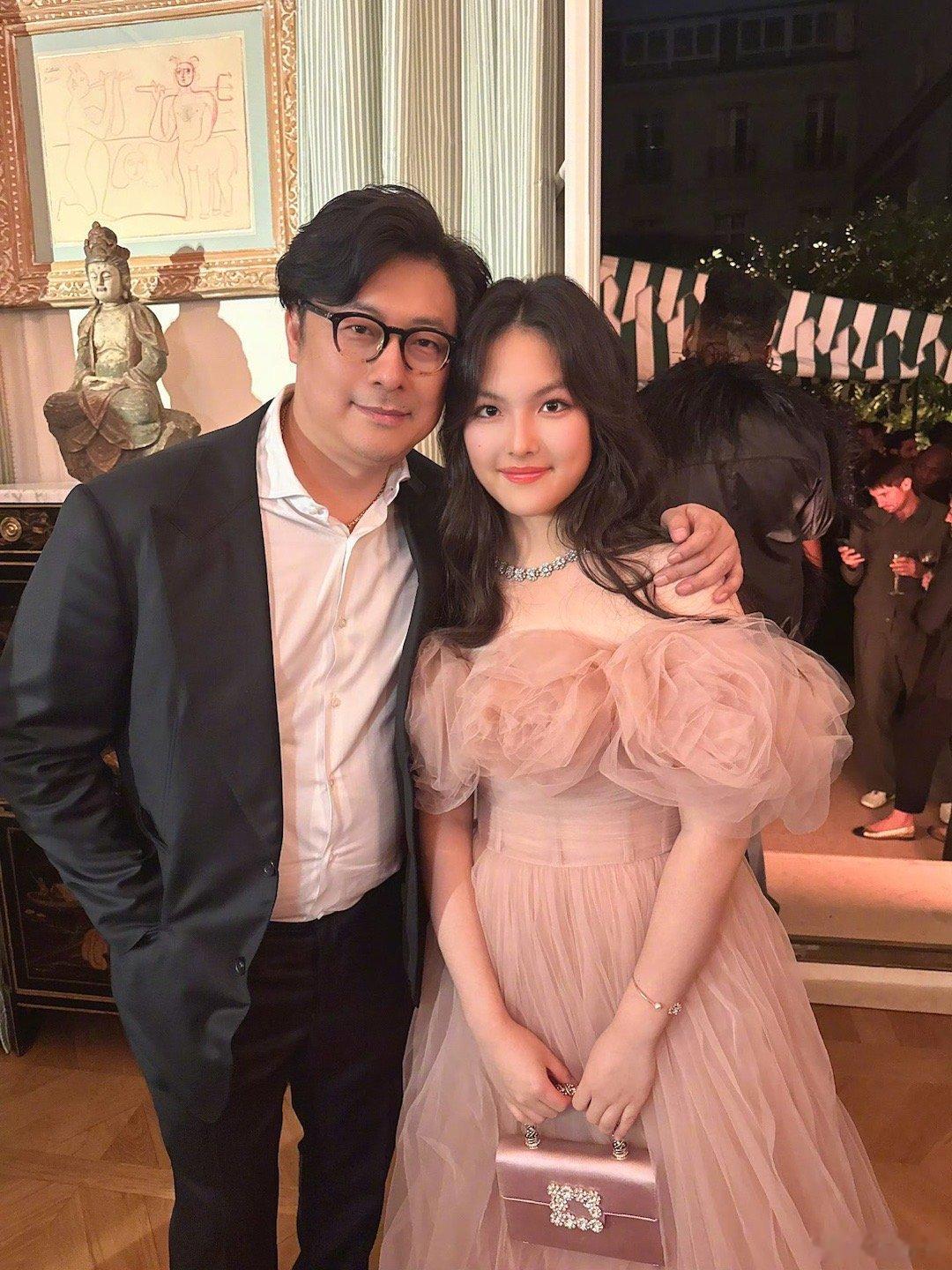 李湘王岳伦发文恭喜王诗龄长得好像好像好像，小的时候就很像，长大之前更像了，神奇的