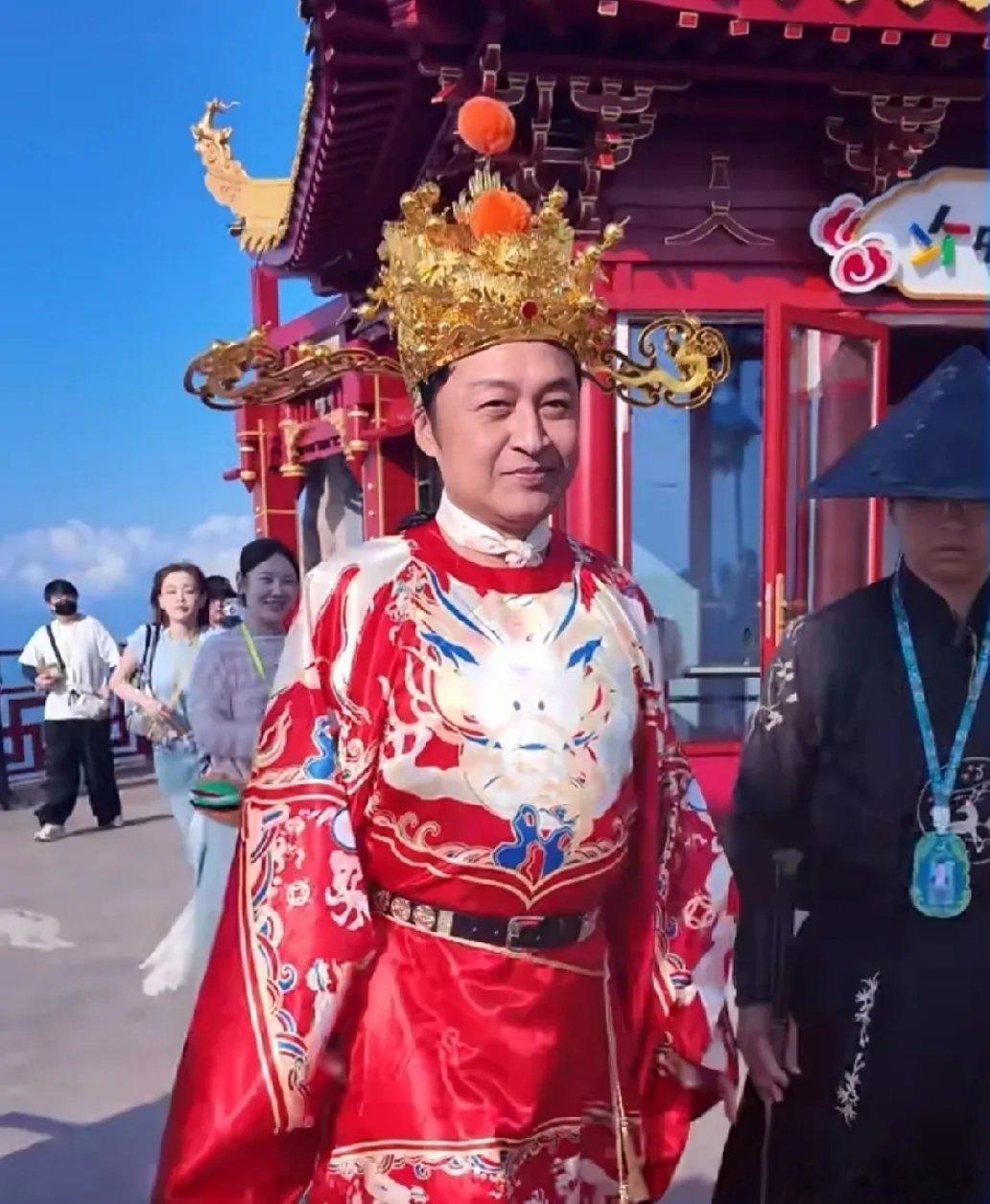 为了给儿子多存钱，60多岁的马景涛真的是豁出去了！他不顾身体吃不吃得消，也不顾形