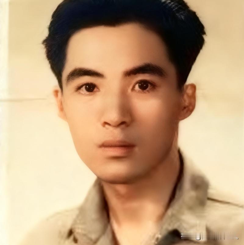 1946年，聂曦烈士的弟弟聂磊，一张罕见的证件照，当时的他28岁，也在“国防部”