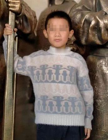 惨绝人寰！山西狠心生母与继父，深夜叫醒熟睡10岁孩子，持三角带轮番暴打，逼其
