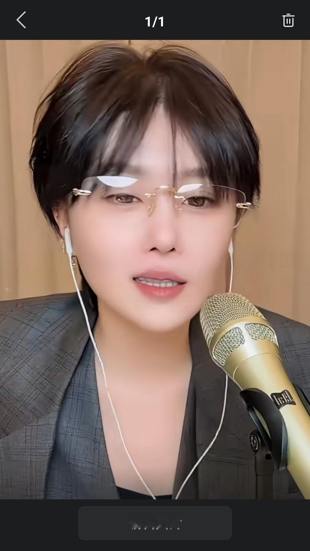 【本山大叔女儿球球直播间与粉丝聊天，被问到你在北京定居会影响和父母团聚吗？】球球