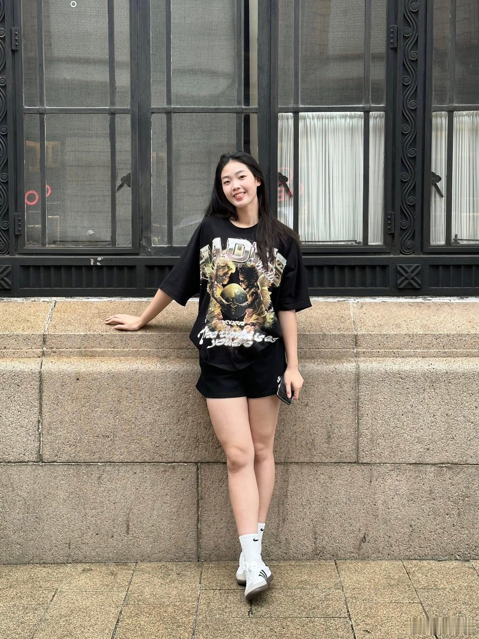 国际排坛动态越南女排散落在上海街头的越南女排姑娘们……​​​