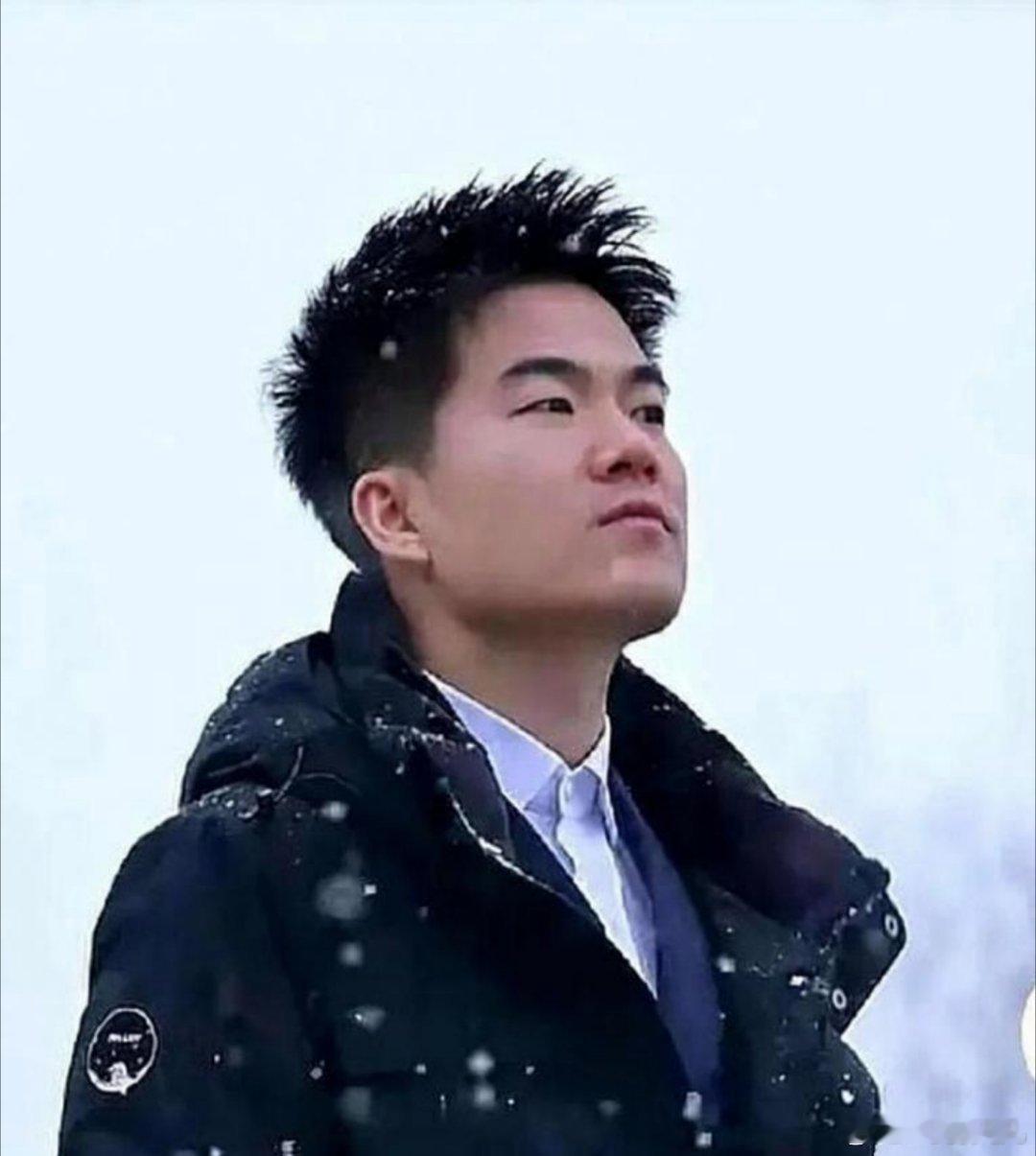 看到一组数据，当场给我整不会了。与辉同行，一年销售额234亿。胖东来，一年销