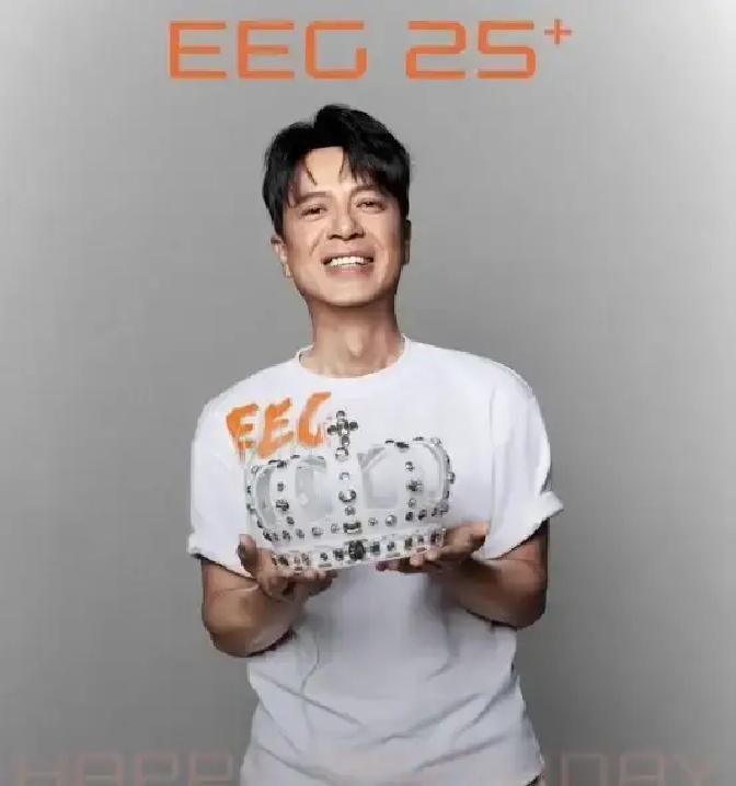 英皇演唱会砸一亿，音乐总监提前25天跑路。不是钱不到位，是压根没人听他的。霆