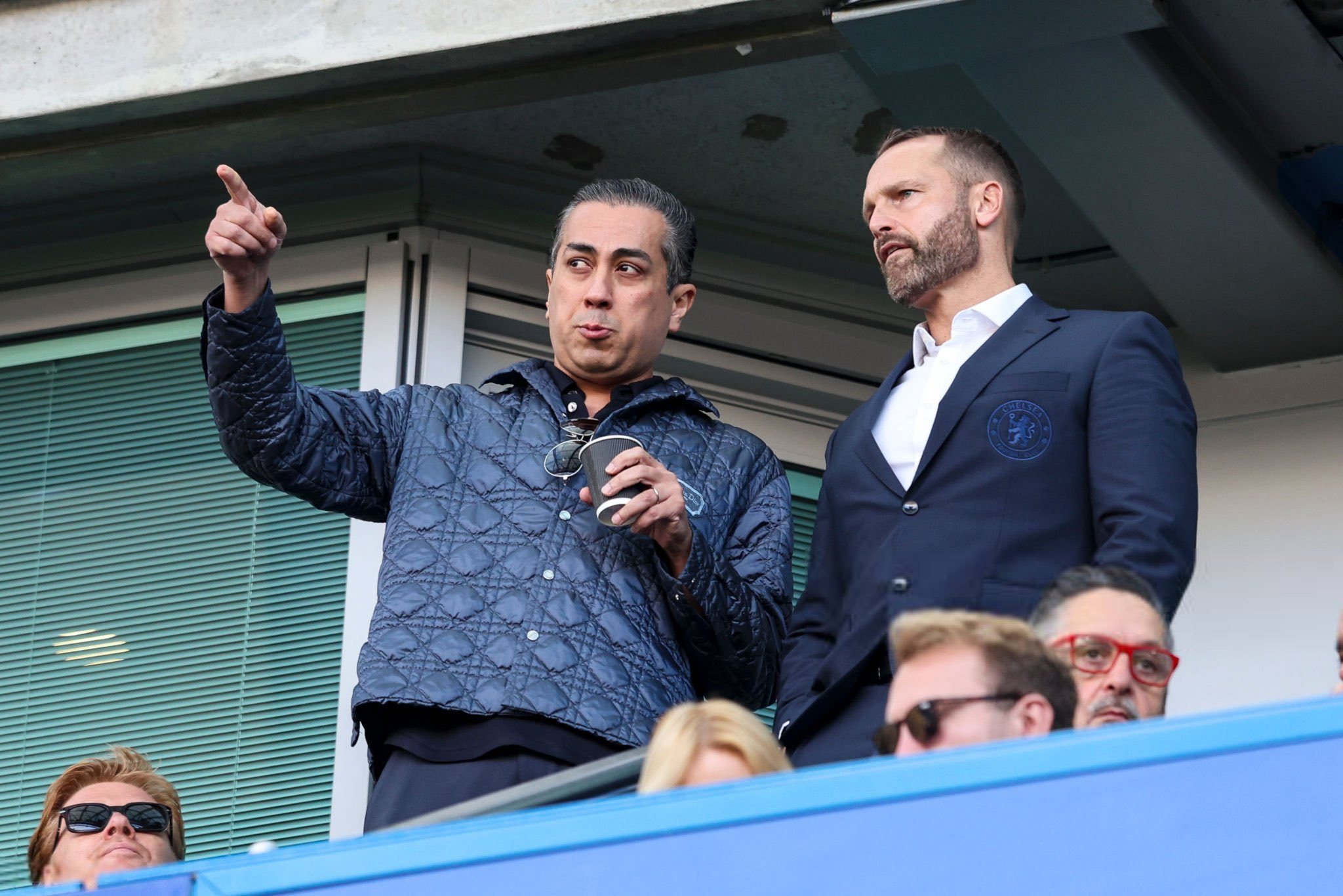 切尔西内部人士认为，总体而言球队的引援工作做得不错，毕竟顶级俱乐部在引援方面出现