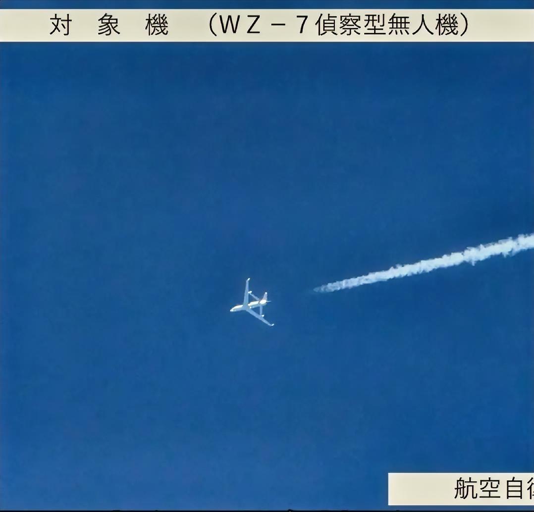 这是咱们的御用摄影师，日本自卫队拍摄的无侦-7的画面，注意看拍摄角度，这是一个大