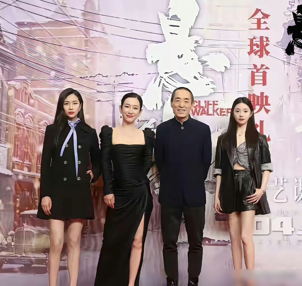 张艺谋挑女演员，第一条就刷掉整容脸。他自己说的，大银幕放大几万倍，脸上动过刀，肌肉群是死的，光一打就