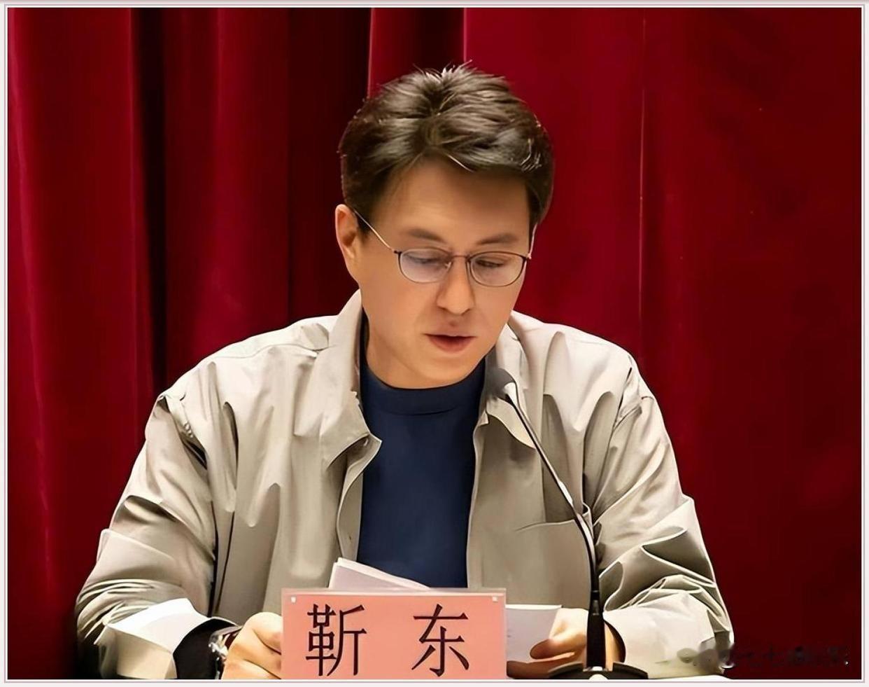 娱乐圈学术镀金倒查靳东博士生导师郝戎违规违法，主动自首了。他曾是刘烨