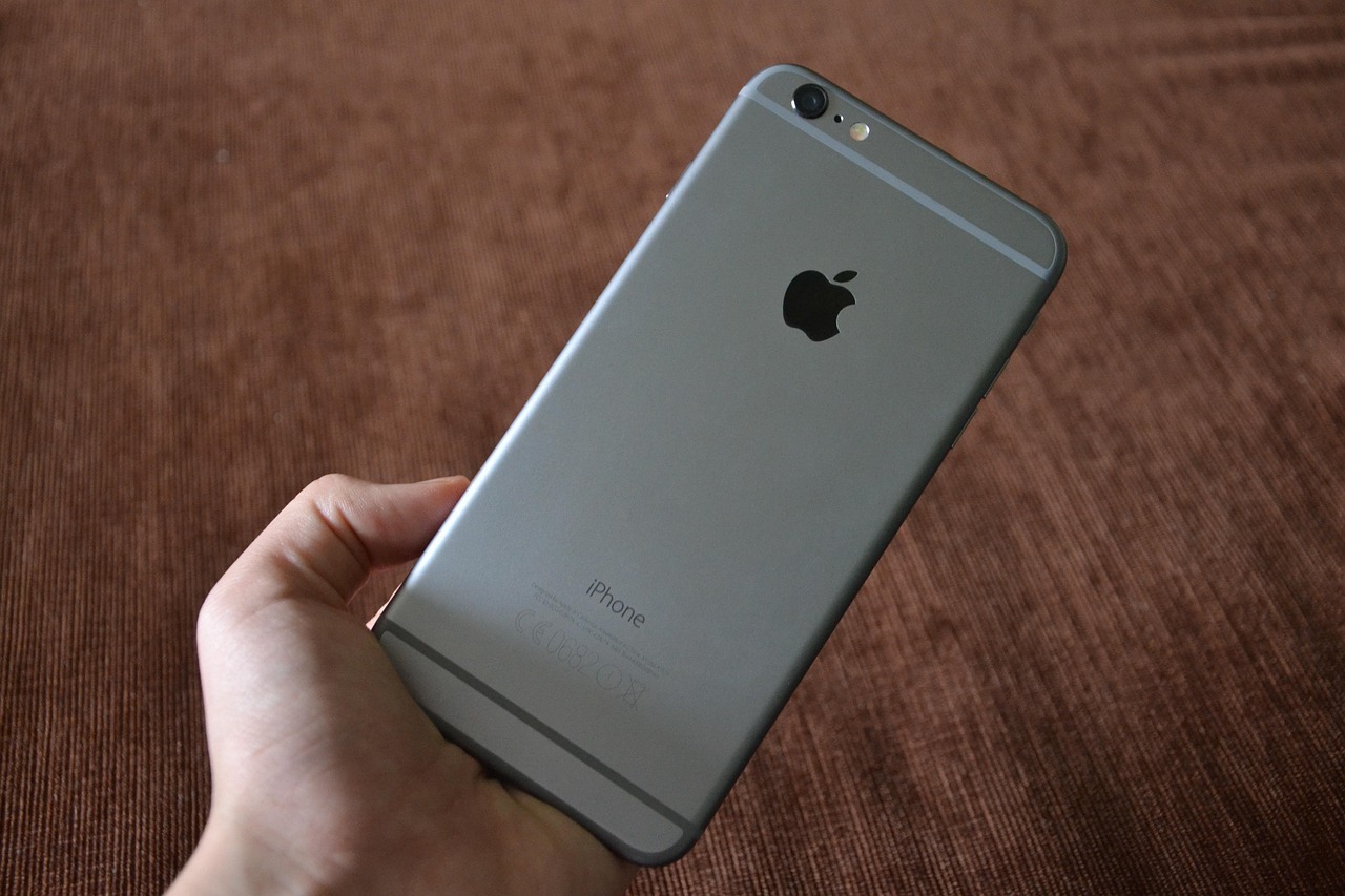 iPhone17基础款预计涨500元，Pro版可能800到1000。Macm