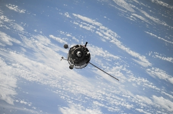 【星链全球大断网！马斯克道歉：确保类似情况不再发生】据媒体报道，SpaceX卫星