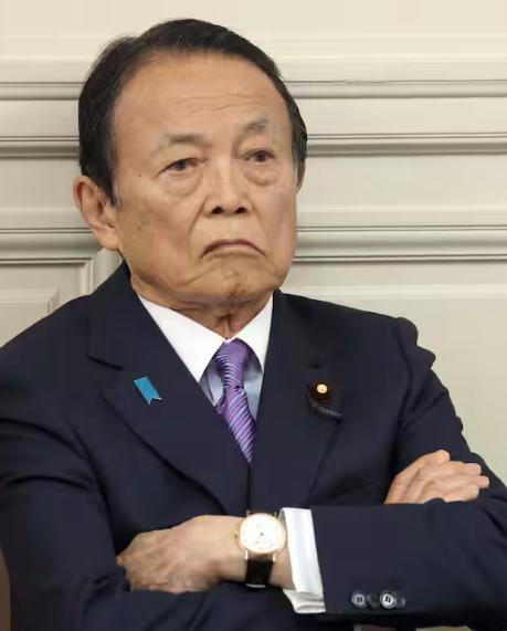 咱们这边刚官宣，说受特朗普邀请，准备秋天去美国回访。话音还没落，隔壁的麻生