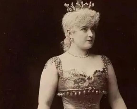 1235年蒙古第二次西征，目标斡罗思美女。事实上，在蒙古军队的第一次西征中，士兵