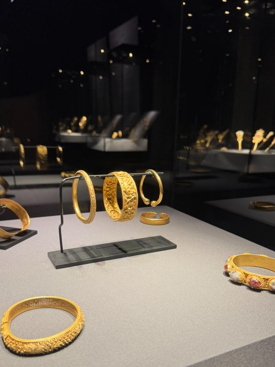 扎心了！现在才惊觉金项链已经贵到让人“高攀不起”！1月14日，一条10克的金