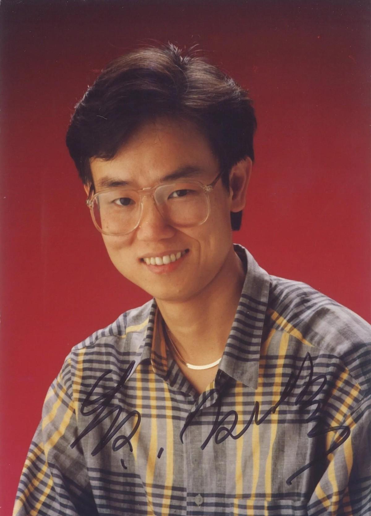 1992年，黄百鸣拍《家有喜事》，他请来刚走红的周星驰，周星驰要价800万，而当