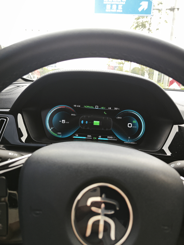 比亚迪技术还是牛的今天加完油，电量还有66，用的ev模式，一启动车，发