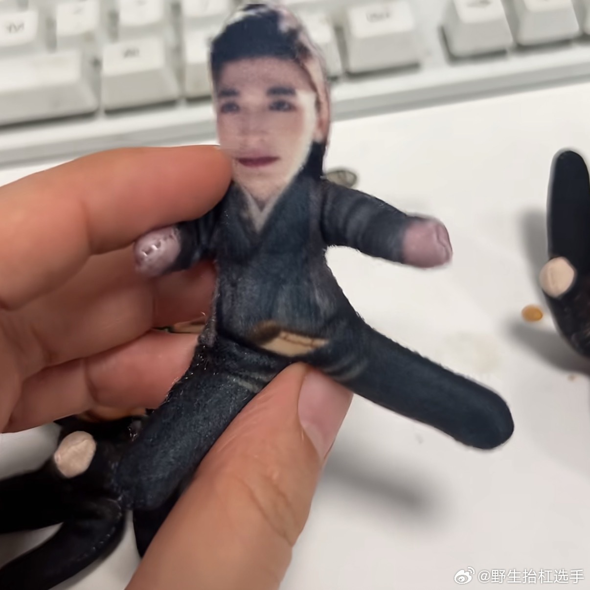 张凌赫老鼠干张凌赫牛肉干张凌赫老鼠干不应该叫老鼠干应该叫牛肉干哈哈哈哈