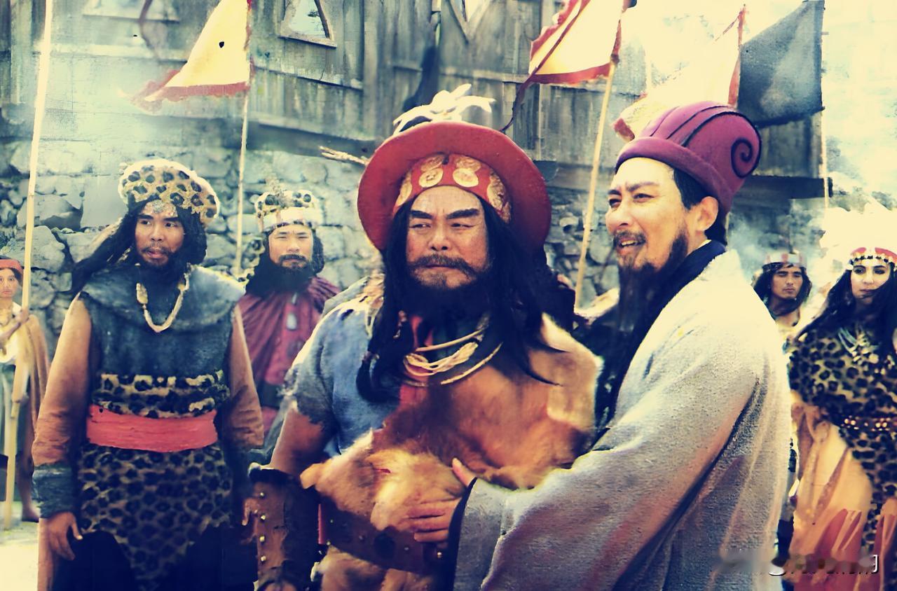 225年，诸葛亮南征南中叛乱，马谡提出“用兵不只看城池，要想办法让人心服”。​诸