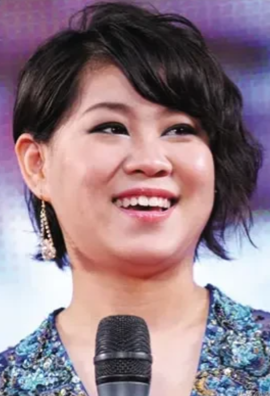 主持人问沈春阳:“你有容貌焦虑吗？”沈春阳说:“以前没有，但自从小沈阳走红后就开