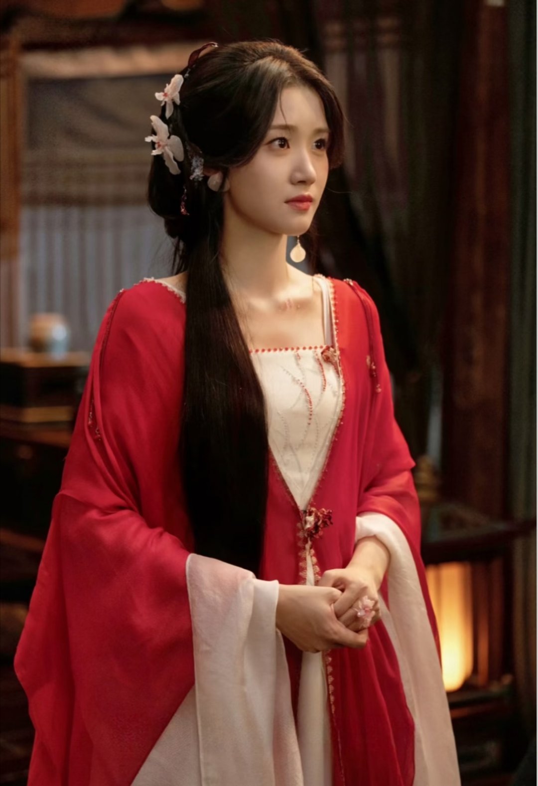 盘点女明星红衣🐦🔥+侧发髻披发造型：鞠婧祎｜李一桐｜陈都灵卢昱晓｜代露娃｜迪