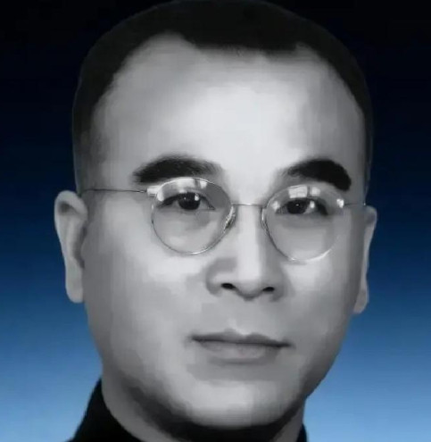 1949年南京解放前夕，国民党保密局计划在撤退前处决上万名政治犯。时任最高法院检